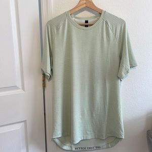 Men’s size LARGE dry sense training shirt